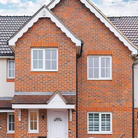 Stylish 3 Bedroom And Free Parking Thamesmead  Экстерьер фото
