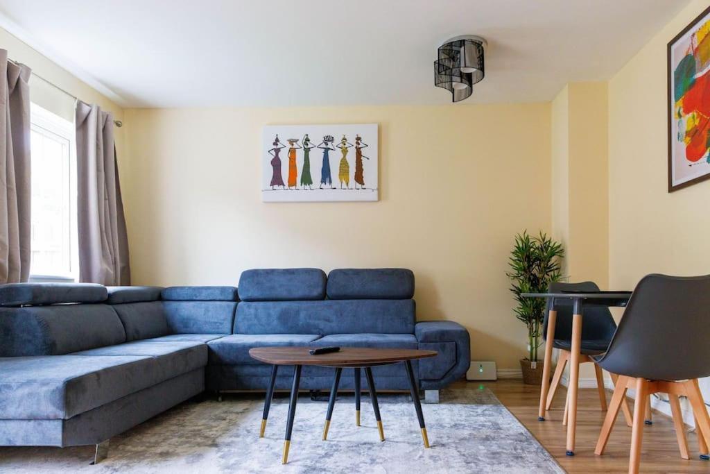 Stylish 3 Bedroom And Free Parking Thamesmead  Экстерьер фото