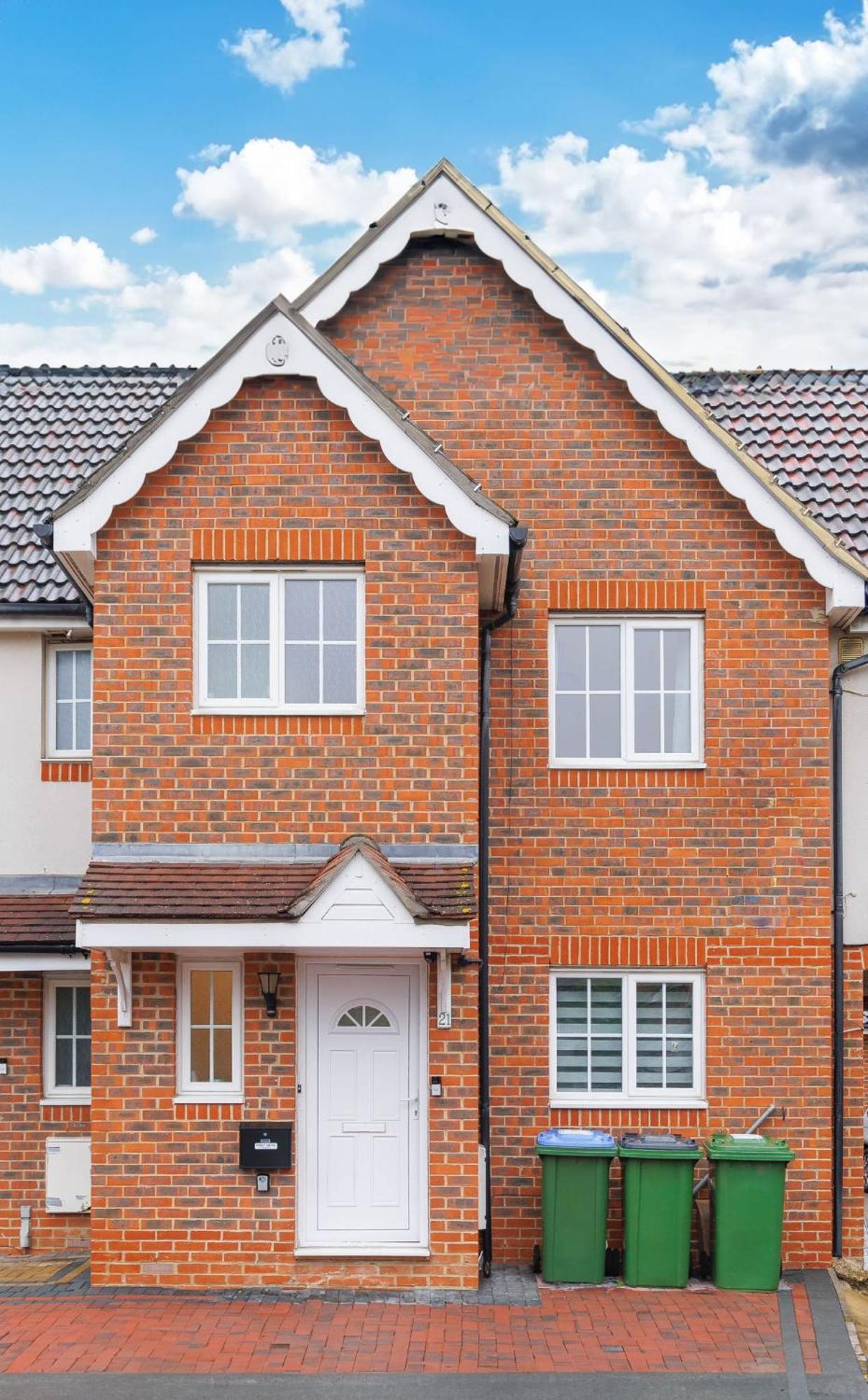 Stylish 3 Bedroom And Free Parking Thamesmead  Экстерьер фото